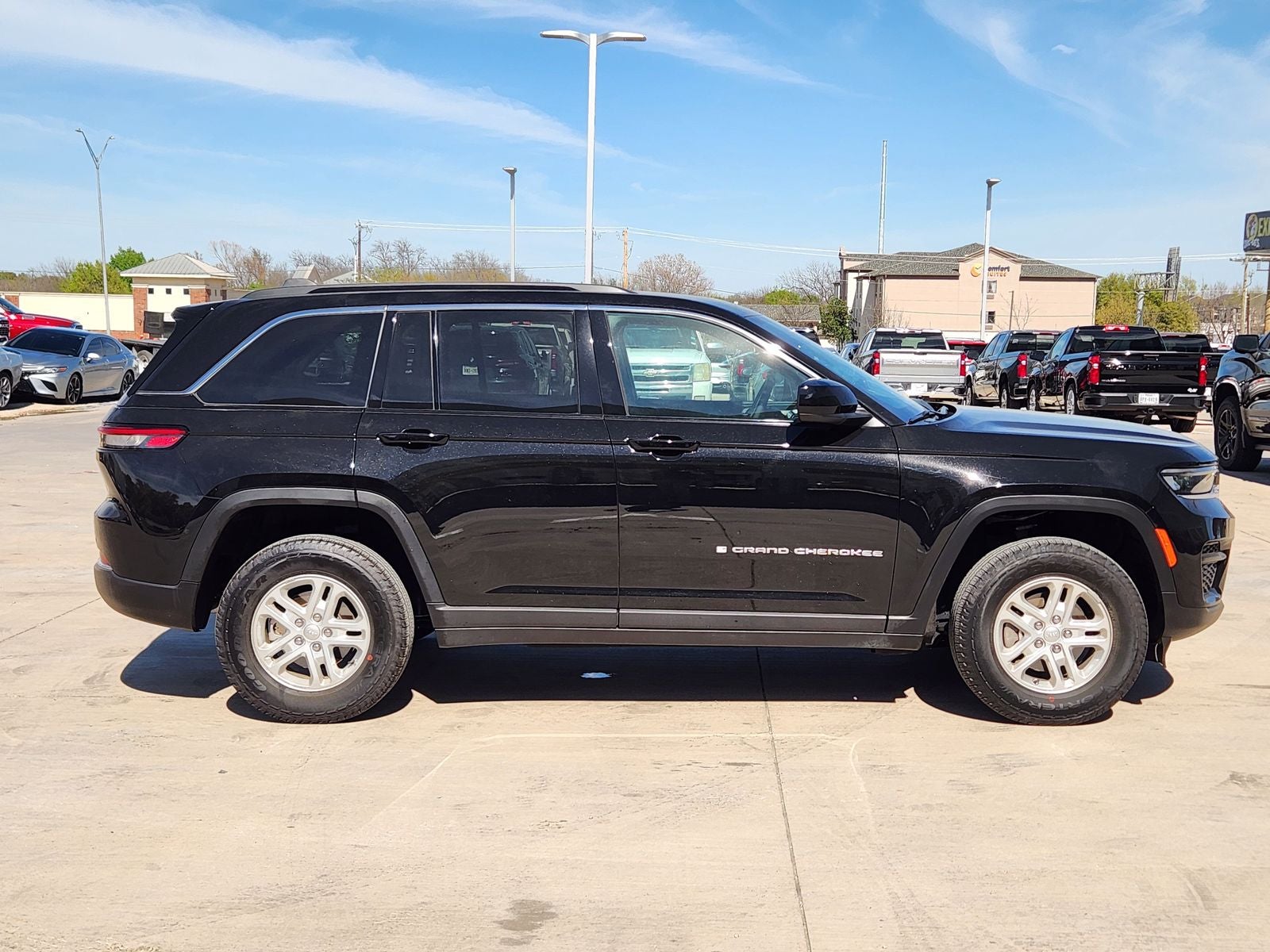 2025 Jeep Grand Cherokee Laredo 4x2
