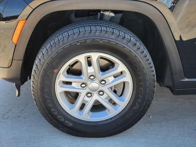 2025 Jeep Grand Cherokee Laredo 4x2