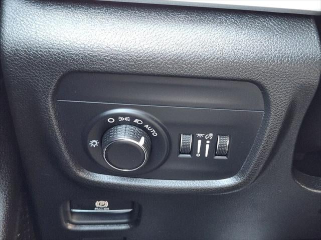 2025 Jeep Grand Cherokee Laredo 4x2