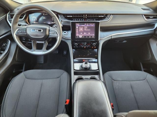 2025 Jeep Grand Cherokee Laredo 4x2