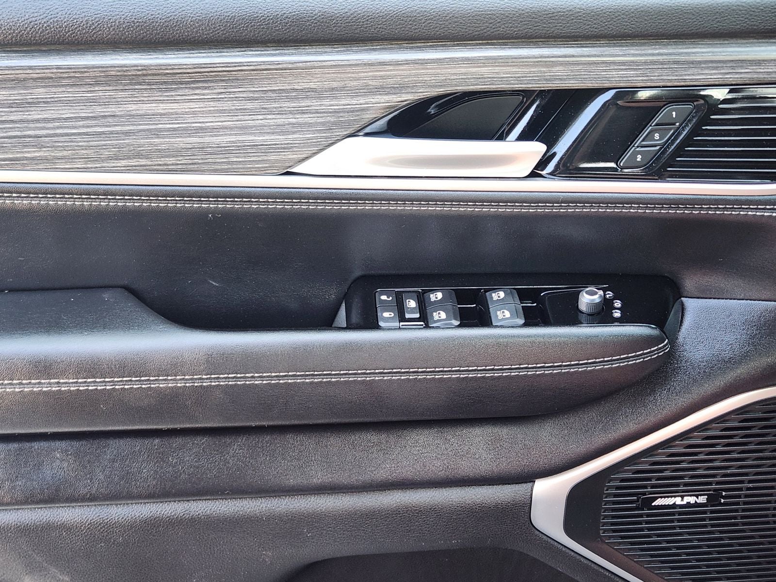 2024 Jeep Wagoneer Series II 4x2