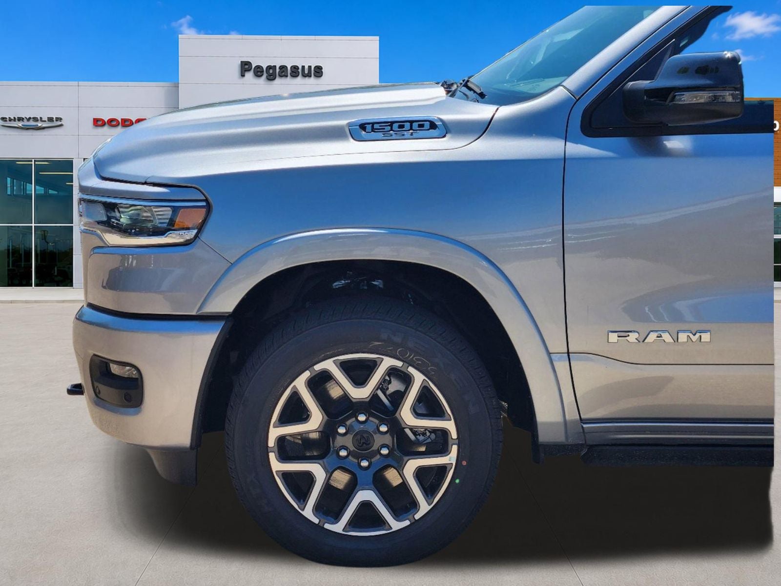 2025 RAM Ram 1500 Laramie Crew Cab 4x4 5'7' Box