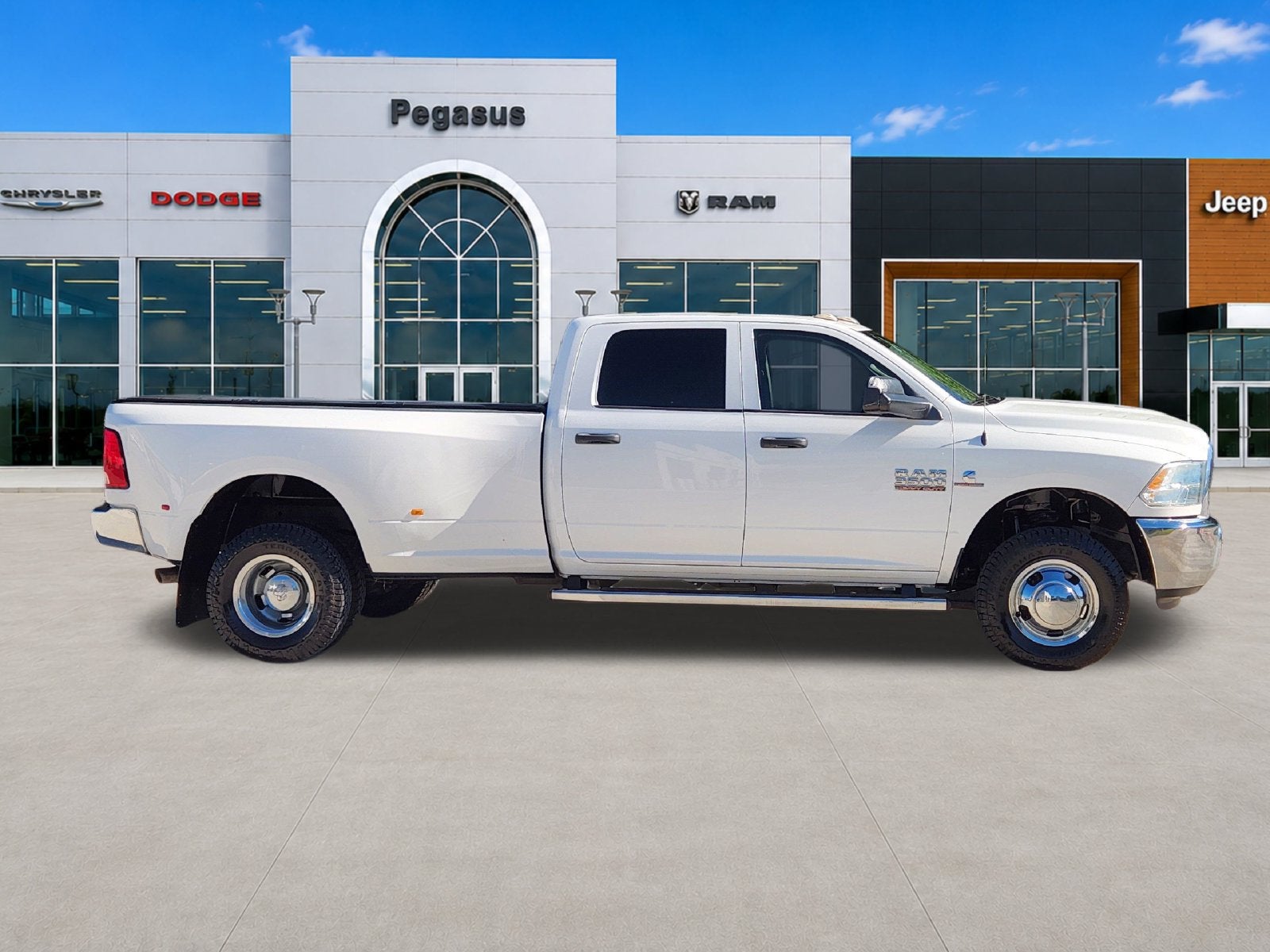 2017 RAM Ram 3500 Tradesman Crew Cab 4x4 8' Box