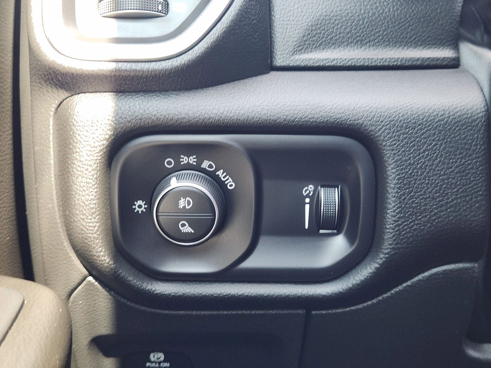 2023 RAM Ram 1500 Lone Star Quad Cab 4x2 6'4' Box