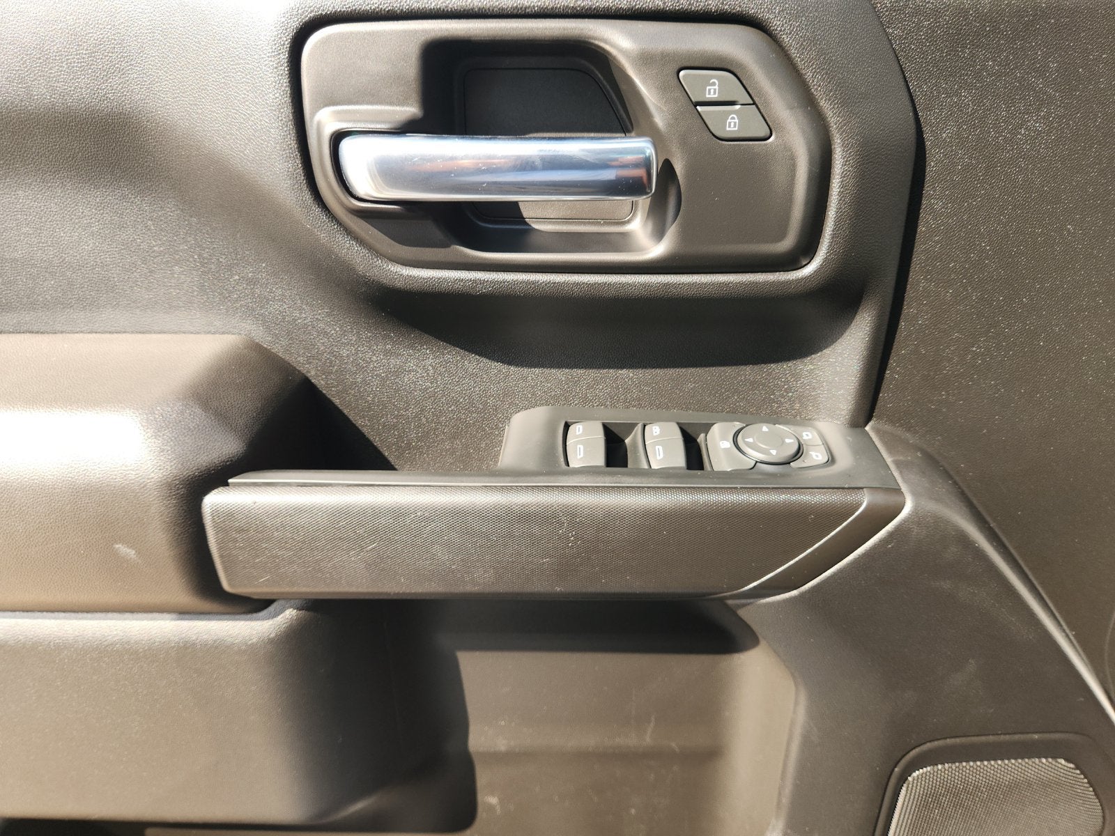 2023 Chevrolet Silverado 1500 2WD Crew Cab Short Bed Custom
