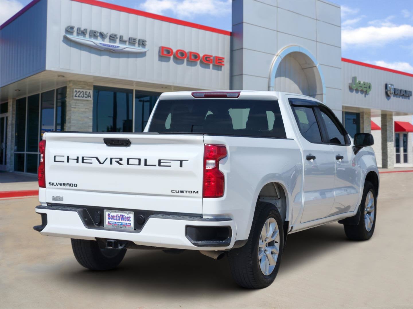 2023 Chevrolet Silverado 1500 2WD Crew Cab Short Bed Custom