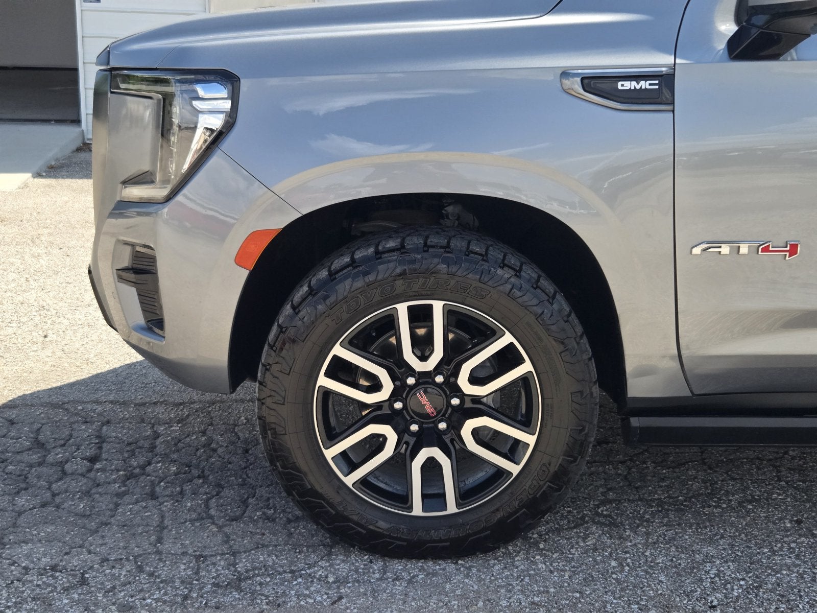 2024 GMC Yukon 4WD AT4