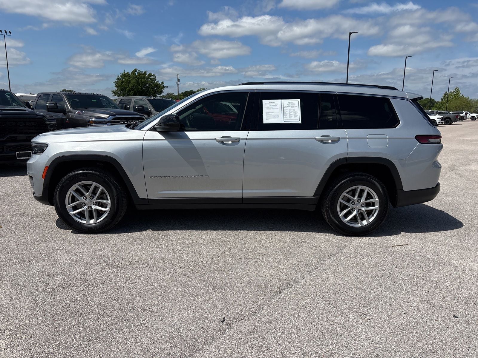 2021 Jeep Grand Cherokee L Laredo 4x2