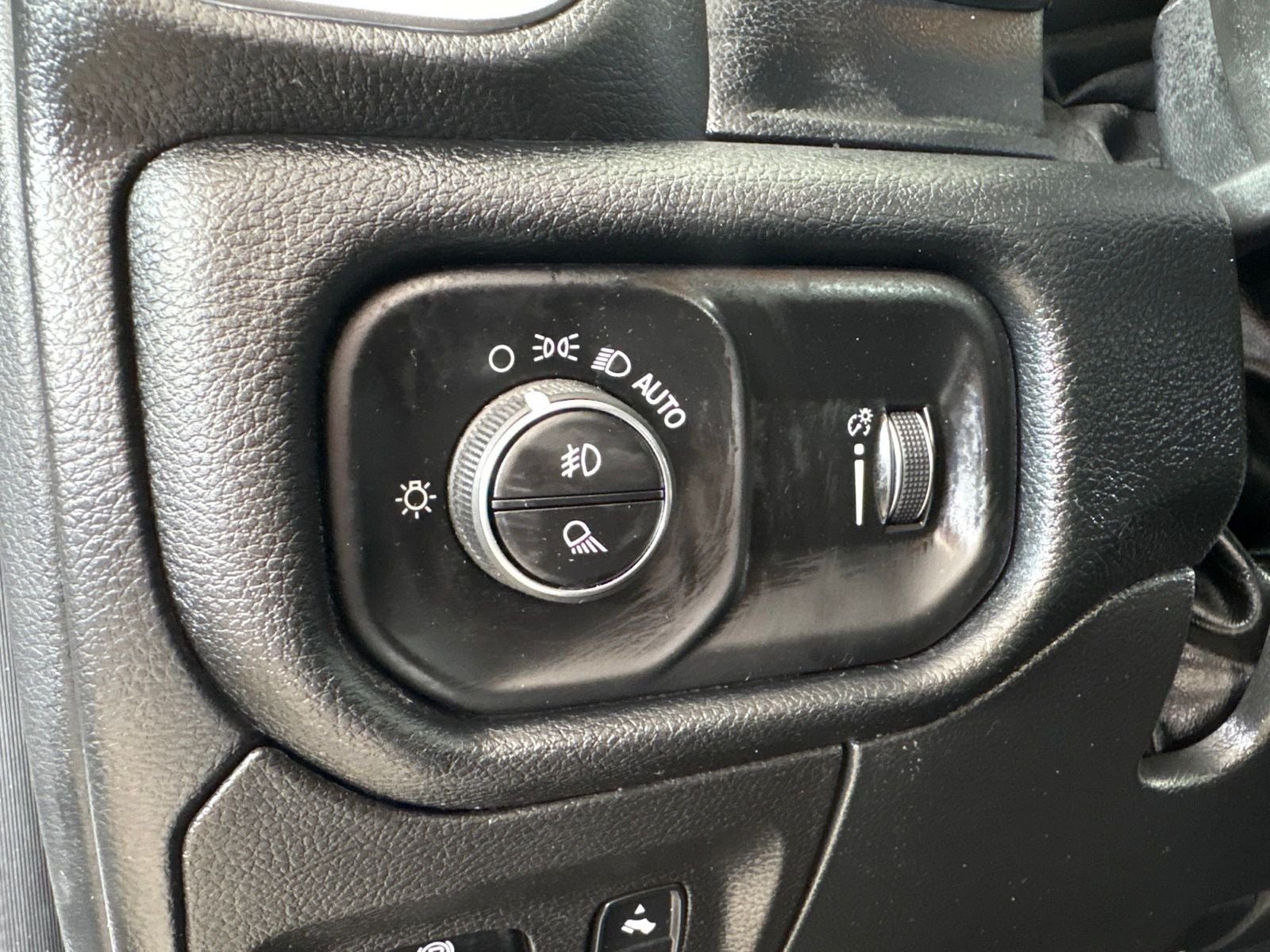 2022 RAM Ram 1500 Lone Star Crew Cab 4x2 5'7' Box