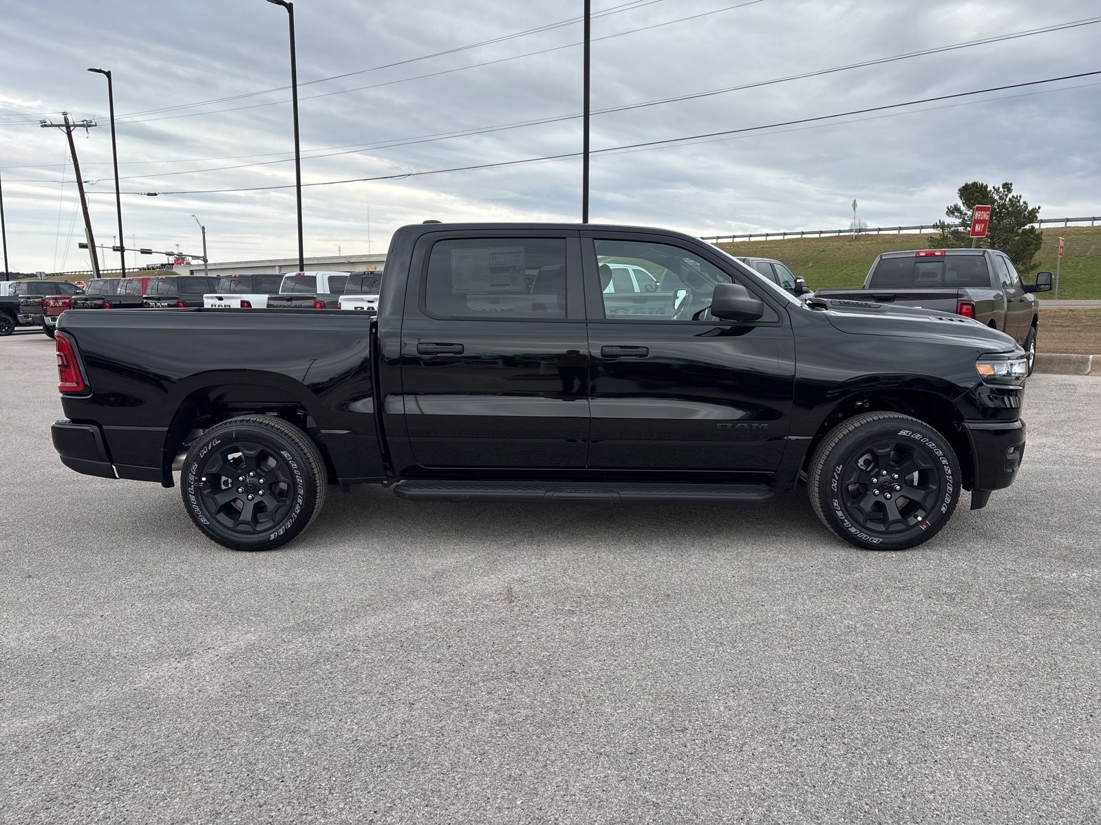 2026 RAM Ram 1500 Express Crew Cab 4x4 5'7' Box