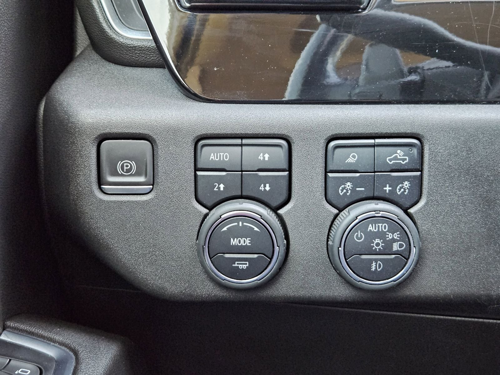 2023 Chevrolet Silverado 1500 4WD Crew Cab Short Bed LTZ