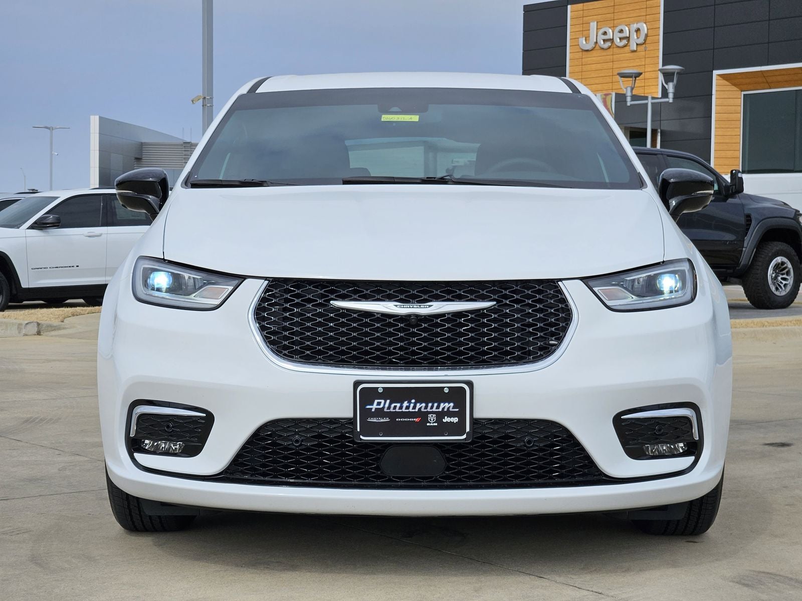 2025 Chrysler Pacifica Select