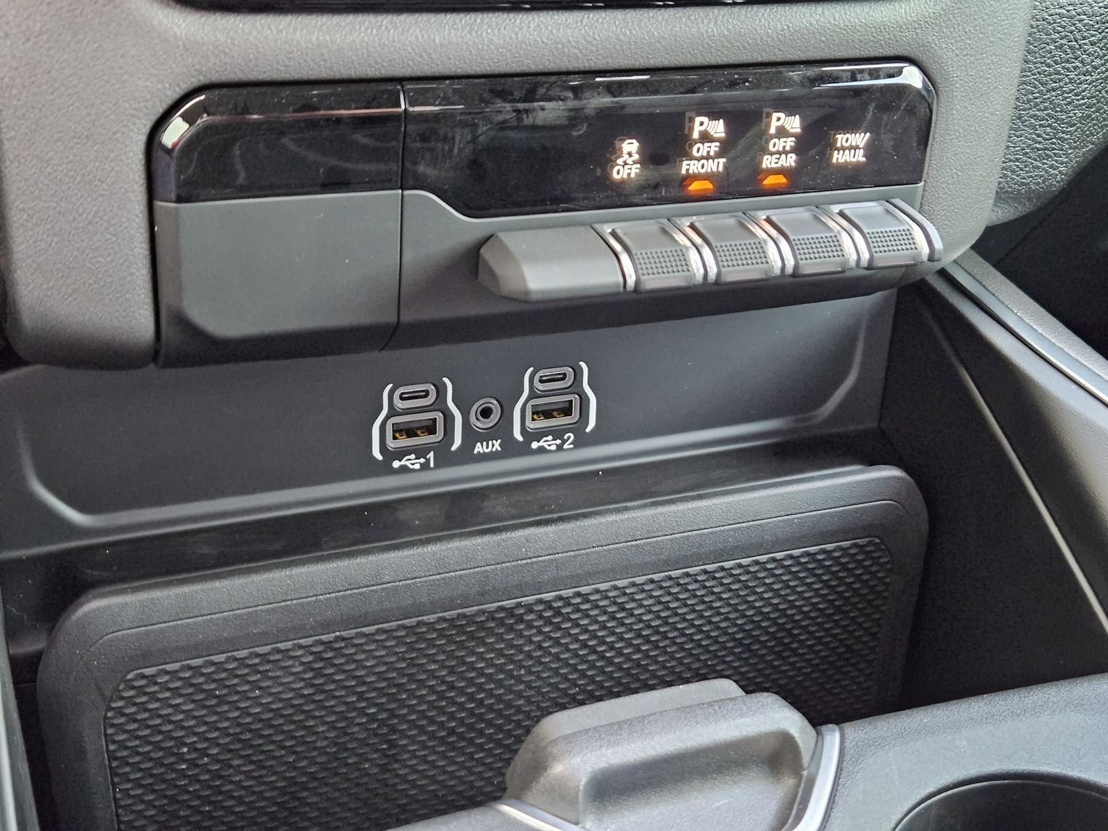 2026 RAM Ram 1500 Express Crew Cab 4x4 5'7' Box