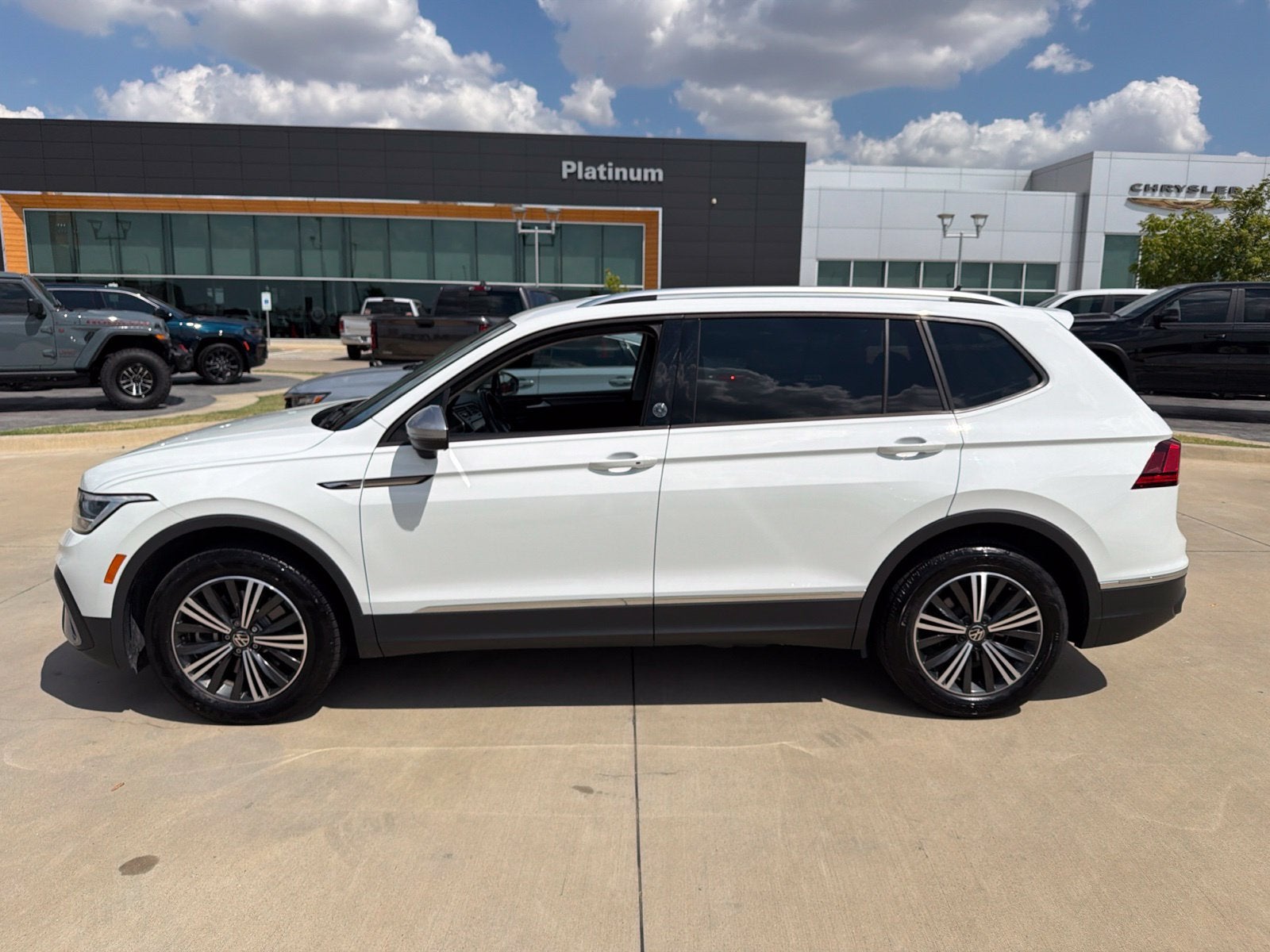 Used 2024 Volkswagen Tiguan SE with VIN 3VV3B7AX0RM202120 for sale in Terrell, TX