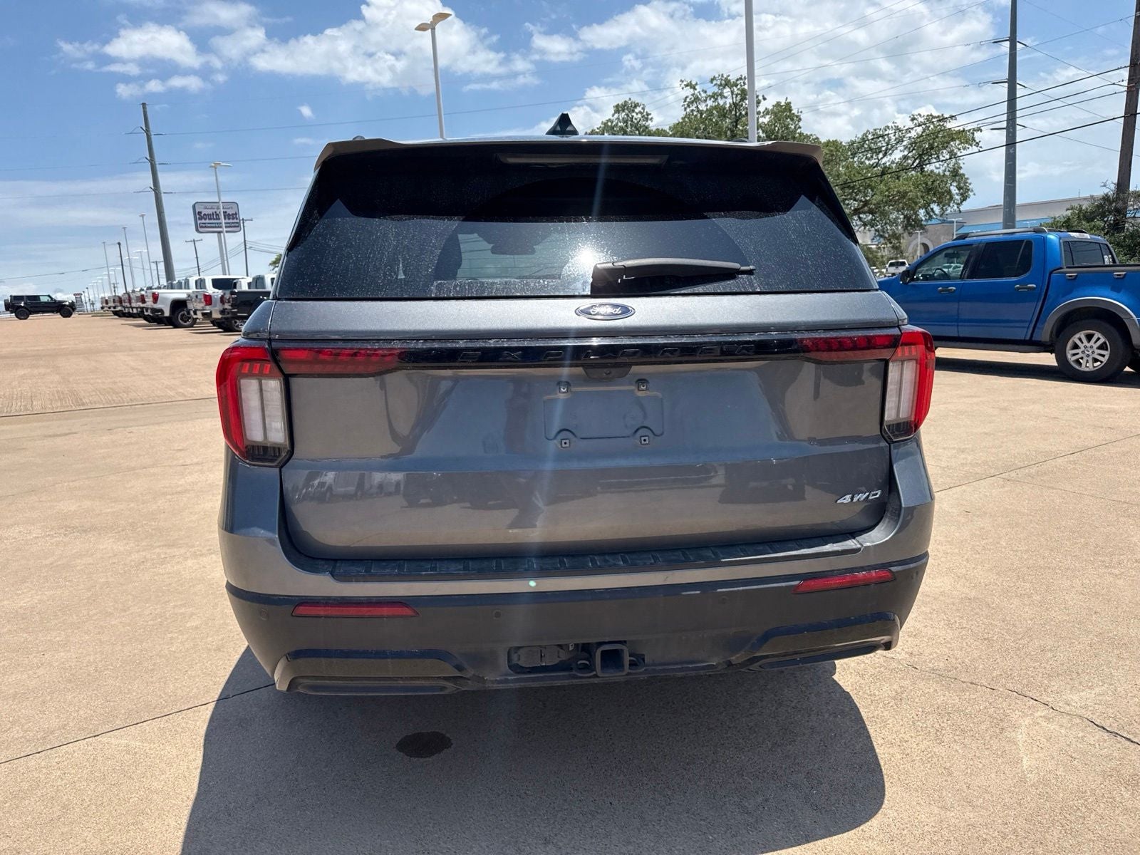 2025 Ford Explorer ST-Line