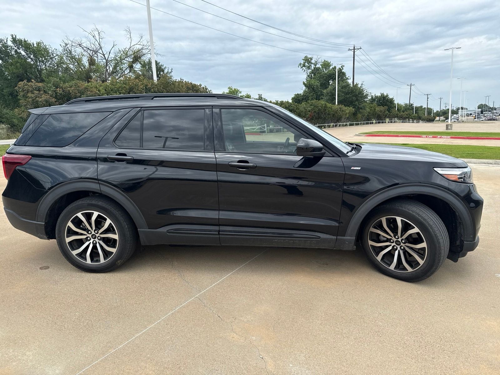 2022 Ford Explorer ST-Line