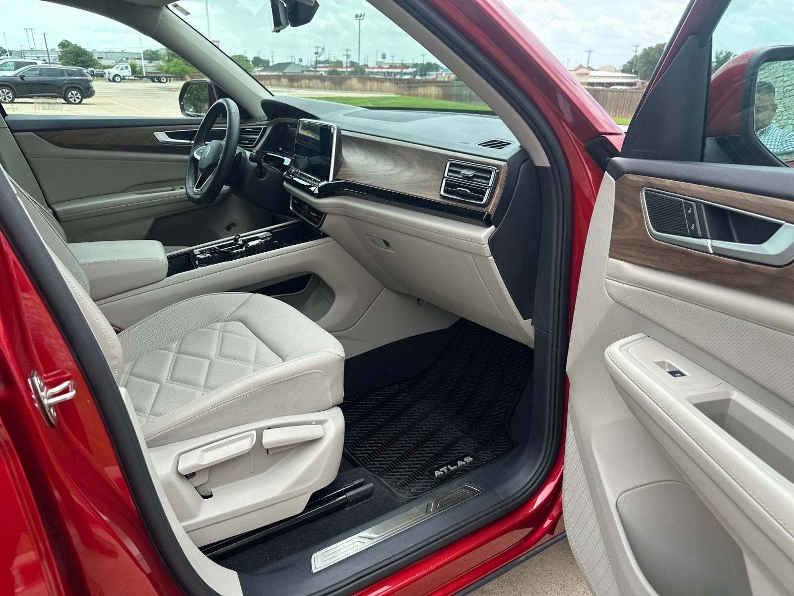 2024 Volkswagen Atlas 2.0T SE w/Technology