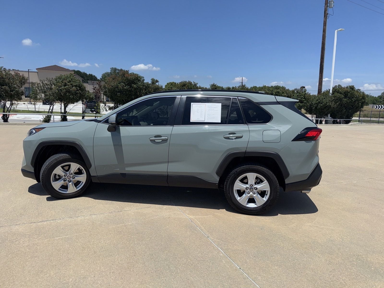 2021 Toyota RAV4 XLE