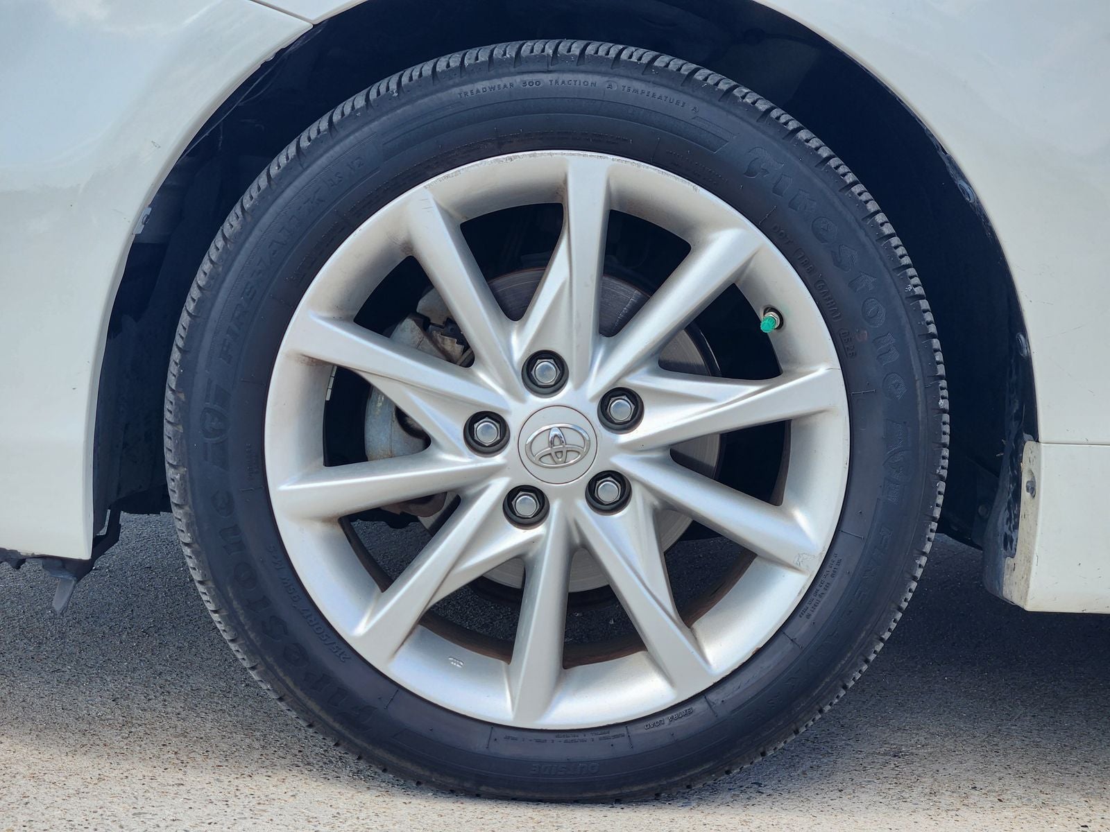 2014 Toyota Prius v Five