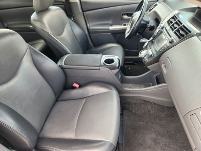 2014 Toyota Prius v Five