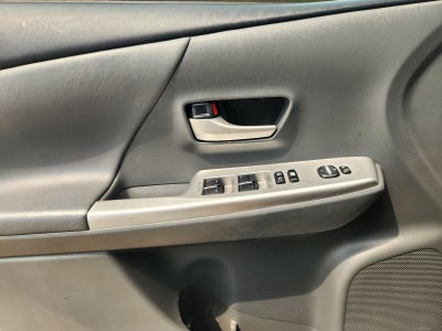 2014 Toyota Prius v Five