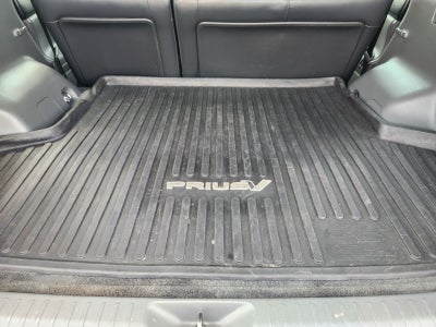 2014 Toyota Prius v Five