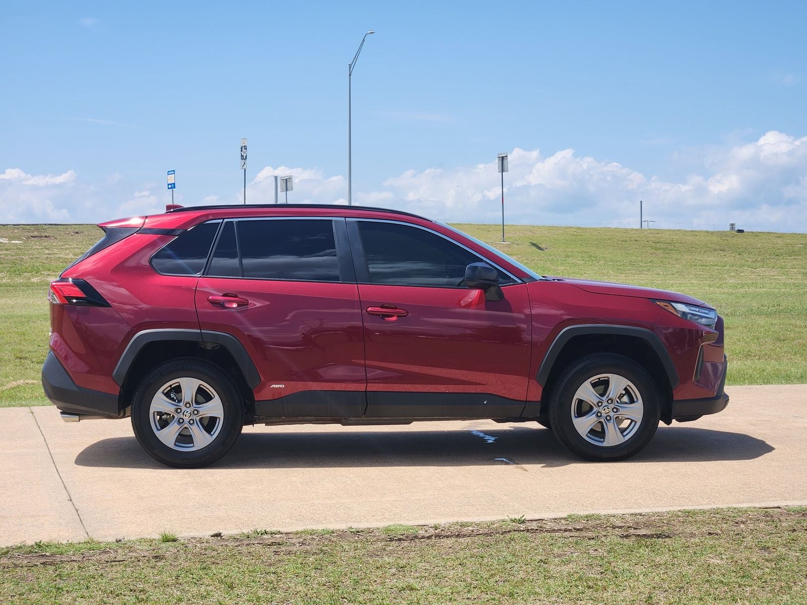 2025 Toyota RAV4 Hybrid LE