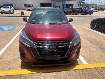 2022 Nissan Kicks SR
