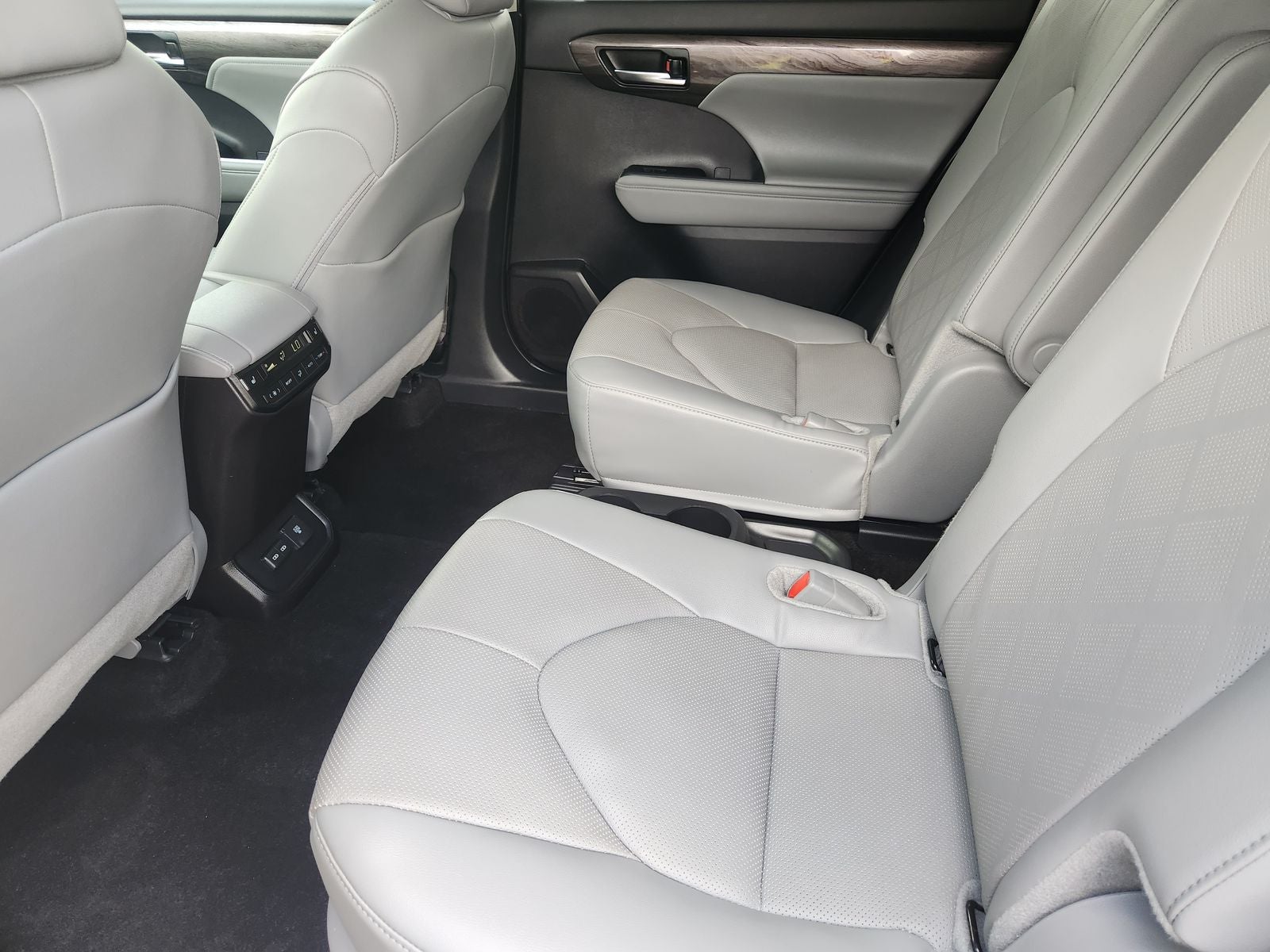 2025 Toyota Highlander Platinum