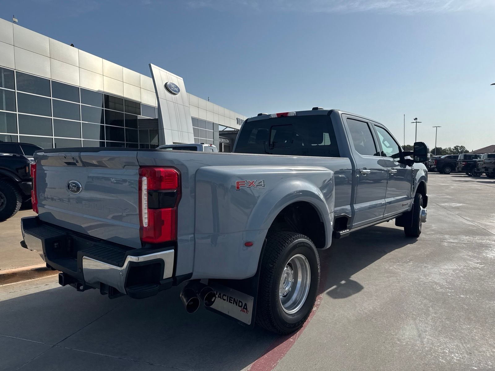 2025 Ford F-350SD Lariat DRW