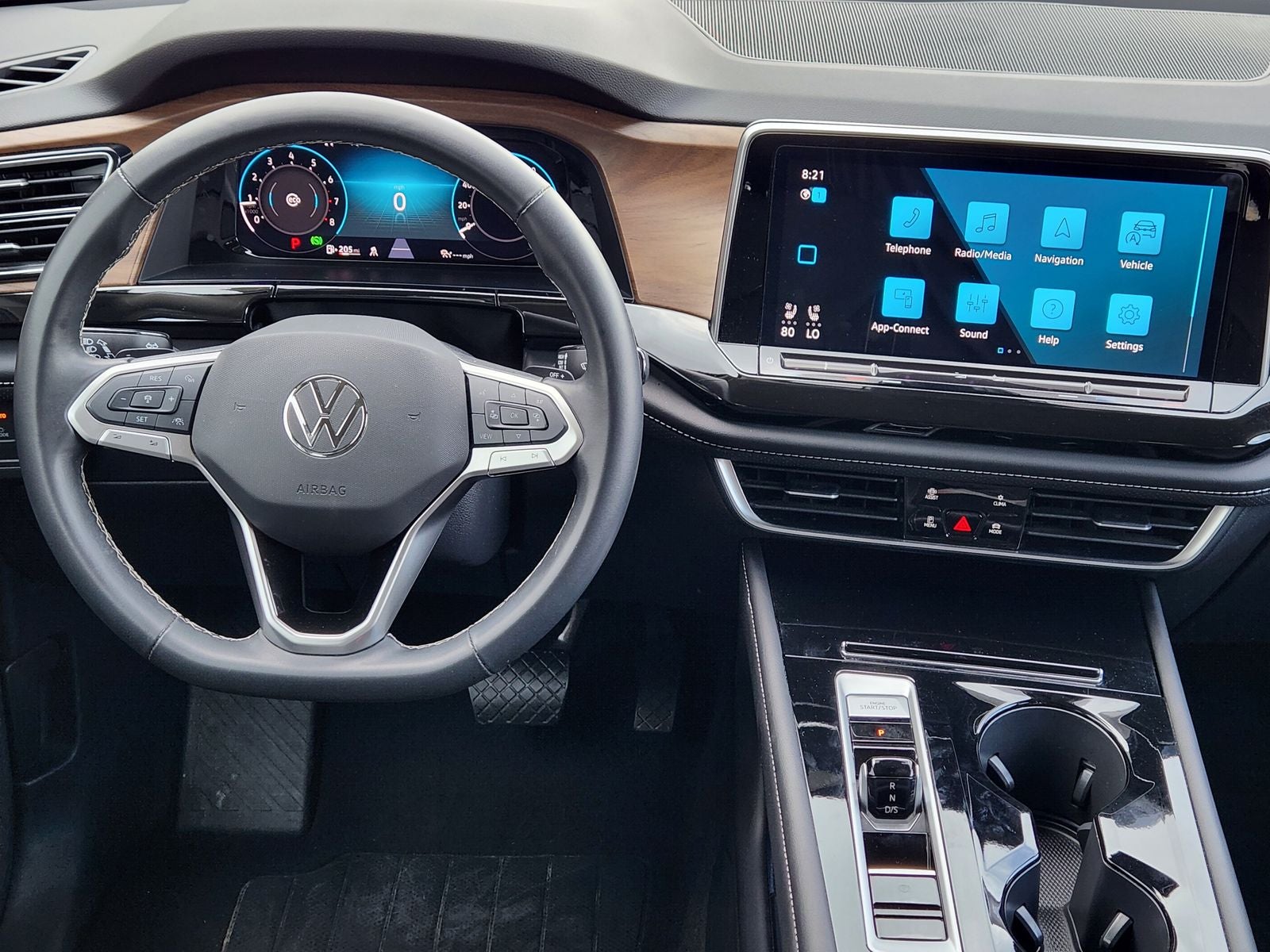 2025 Volkswagen Atlas 2.0T SE w/Technology