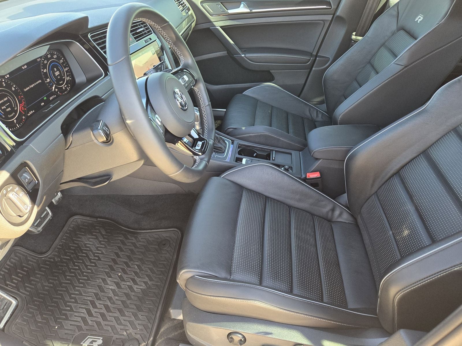 2019 Volkswagen Golf R DCC & Navigation 4Motion