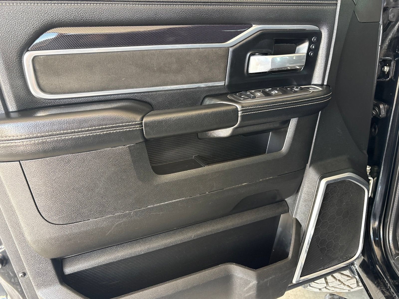 2022 RAM 2500 Laramie Crew Cab 4x4 6'4" Box