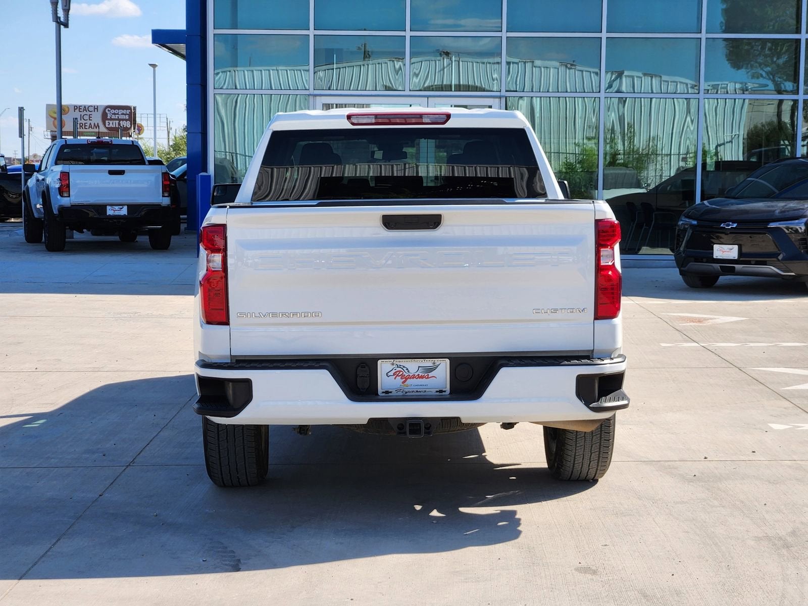 2025 Chevrolet Silverado 1500 Custom