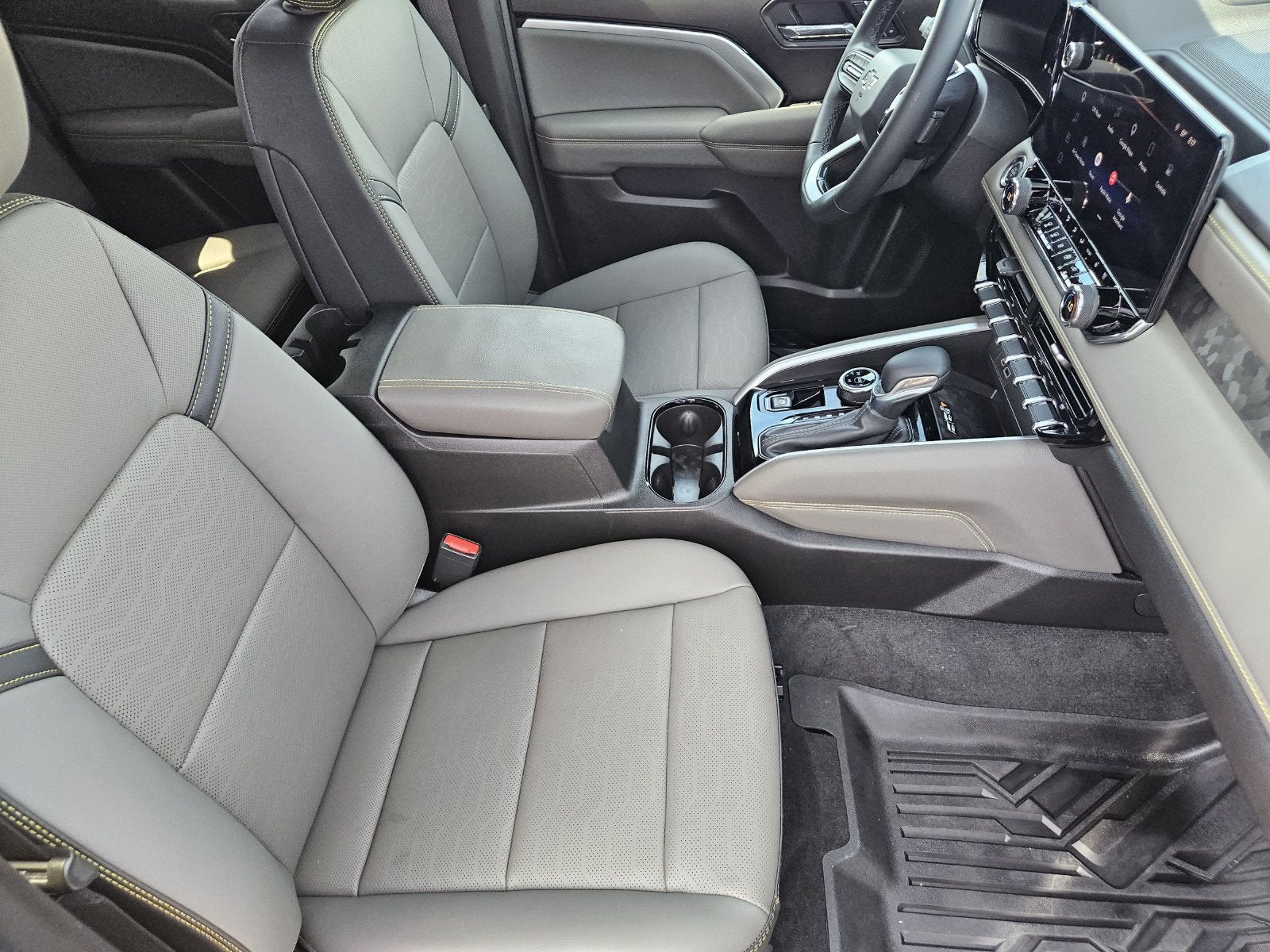 2026 Chevrolet Colorado ZR2 - Photo 18