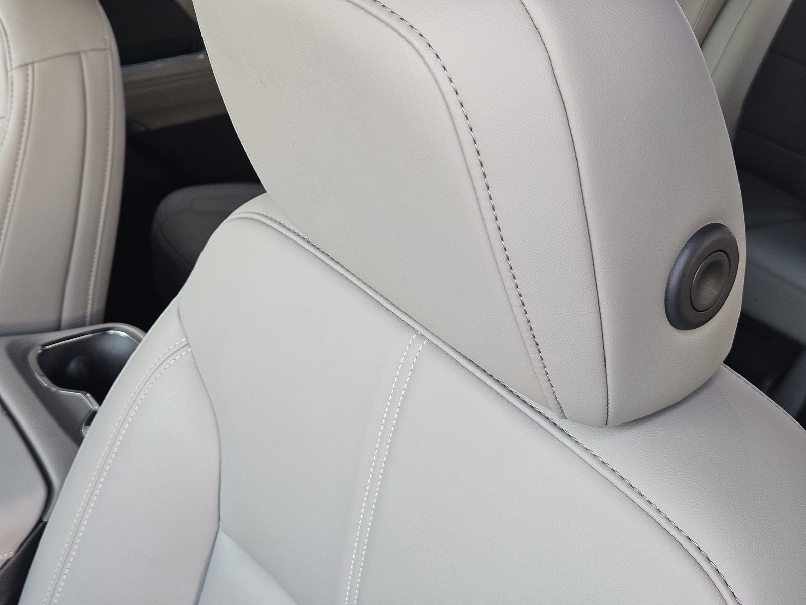 2026 GMC Acadia Elevation - Photo 17