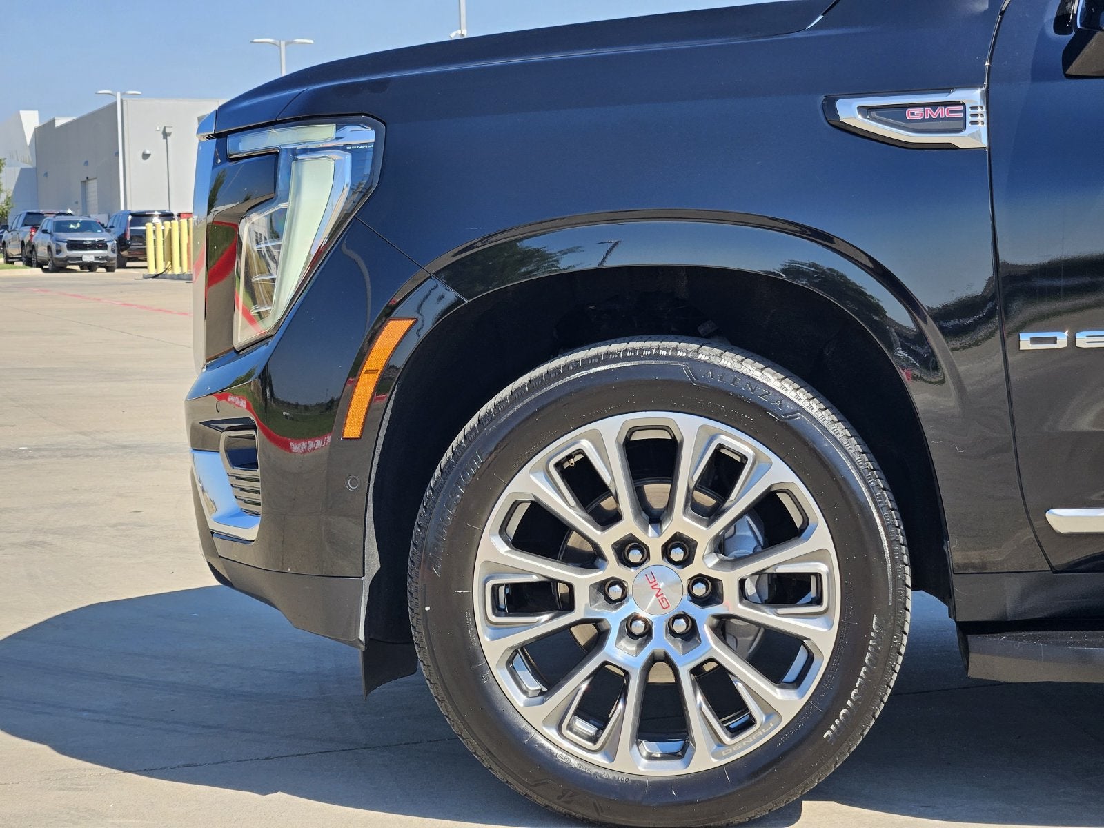 2025 GMC Yukon XL Denali - Photo 12