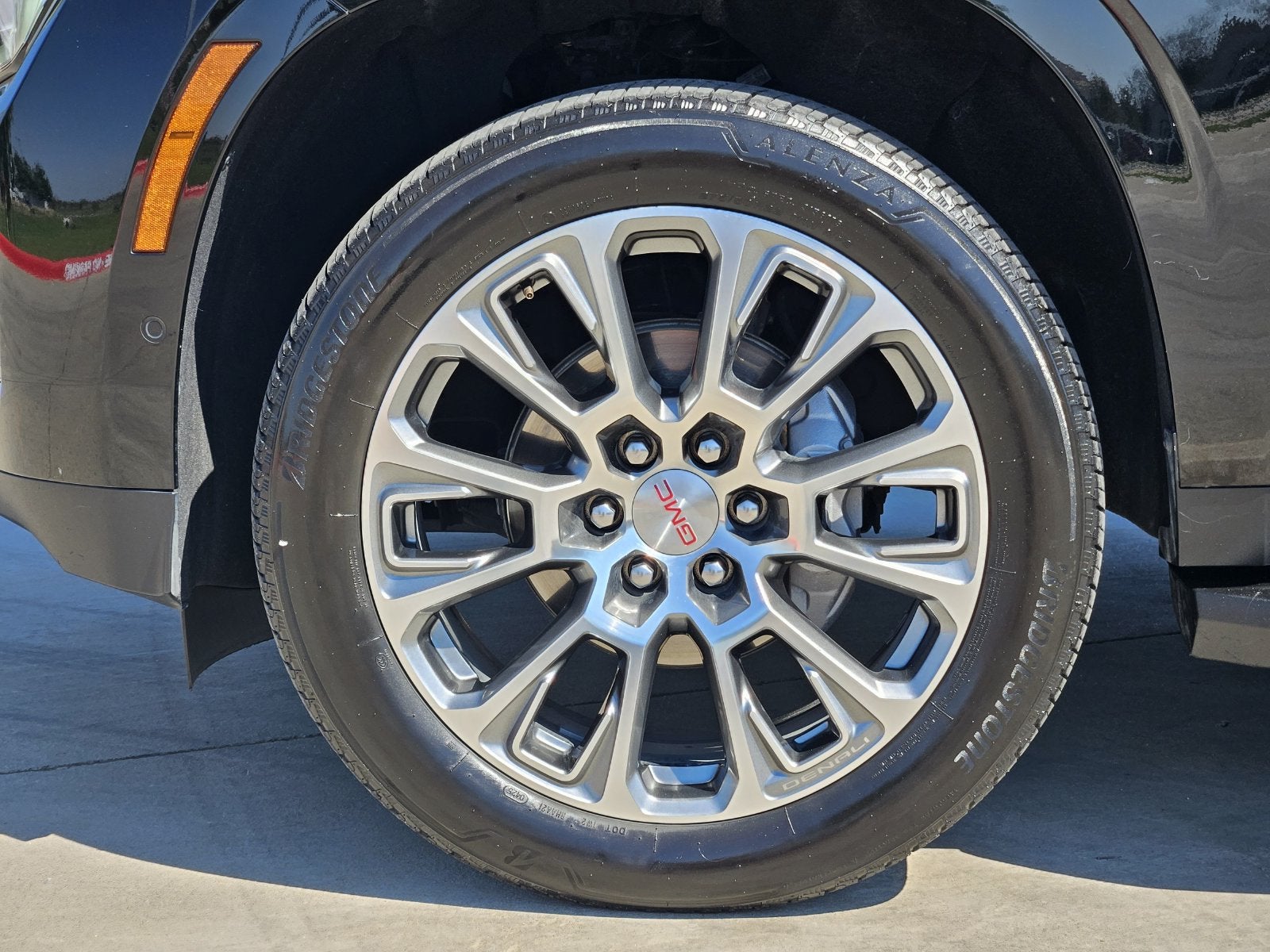 2025 GMC Yukon XL Denali - Photo 13