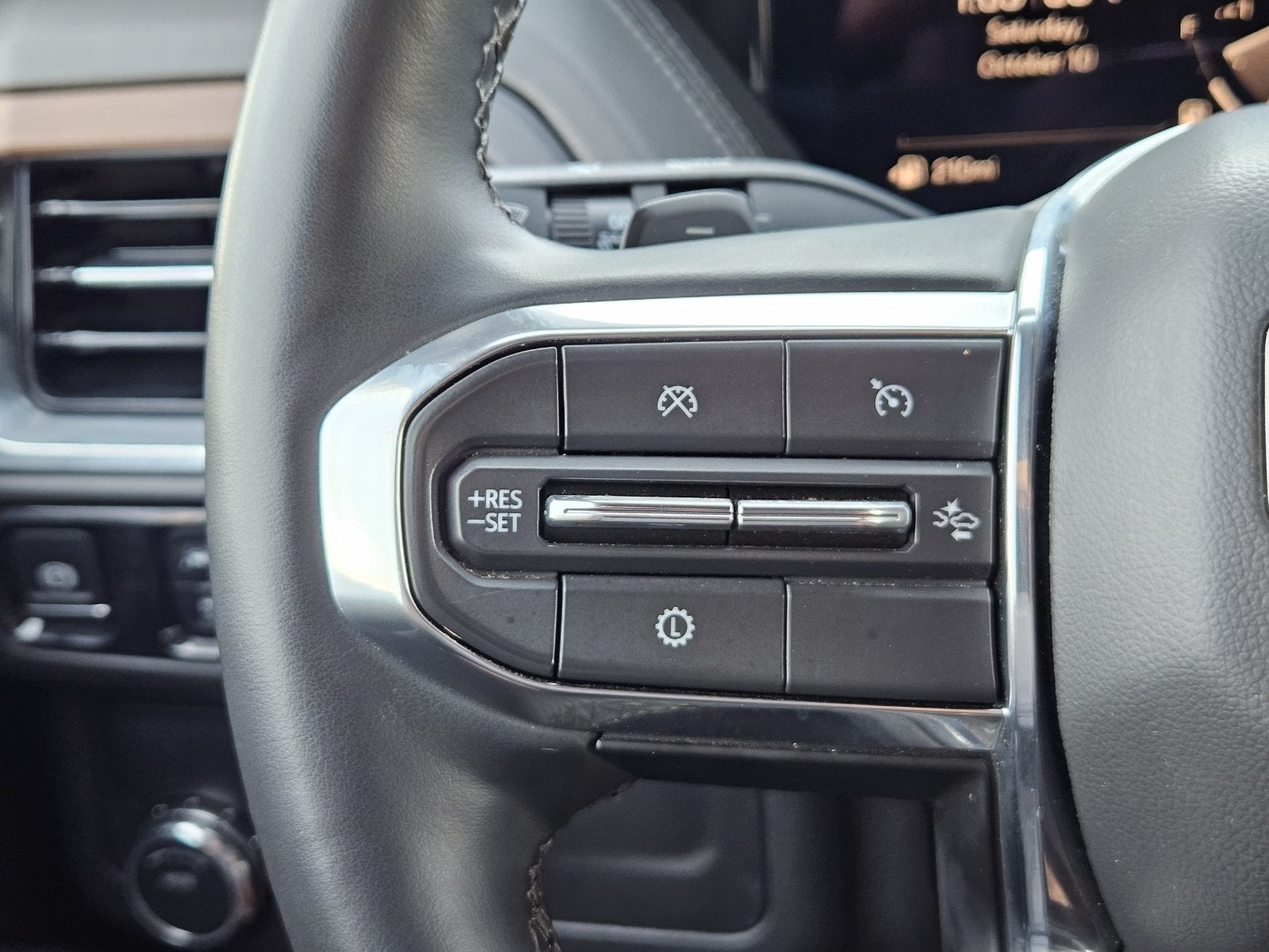 2025 GMC Yukon XL Denali - Photo 26
