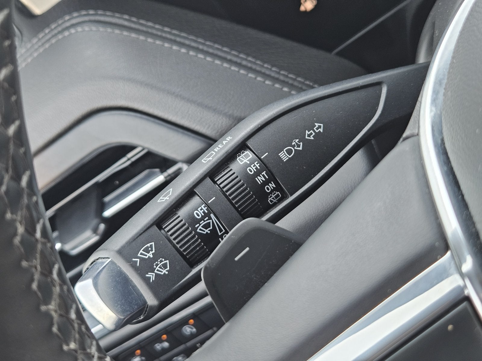 2025 GMC Yukon XL Denali - Photo 28