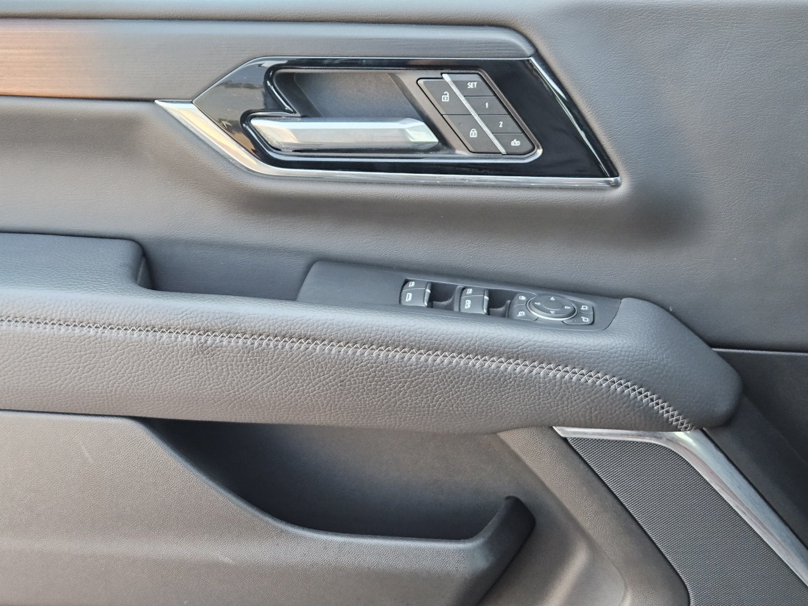 2025 GMC Yukon XL Denali - Photo 30