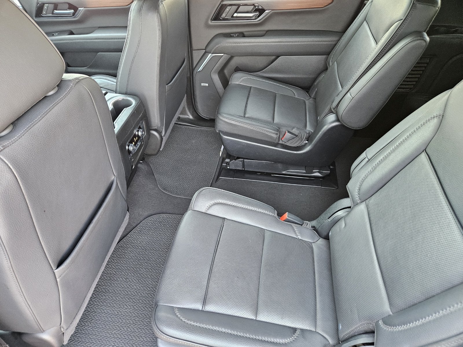 2025 GMC Yukon XL Denali - Photo 33