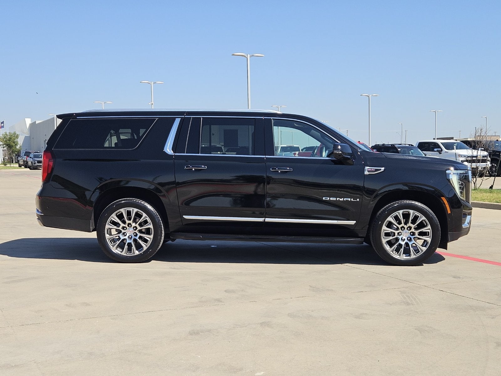 2025 GMC Yukon XL Denali - Photo 7