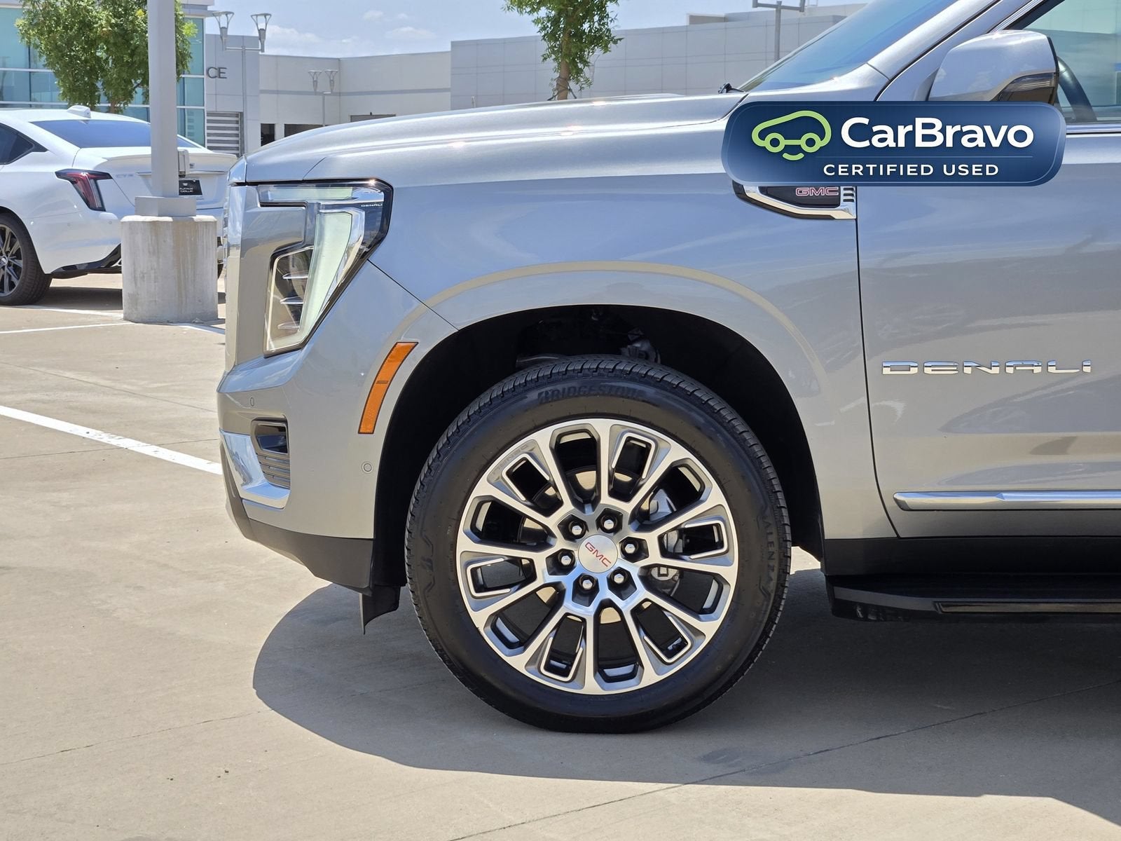 2025 GMC Yukon Denali - Photo 10