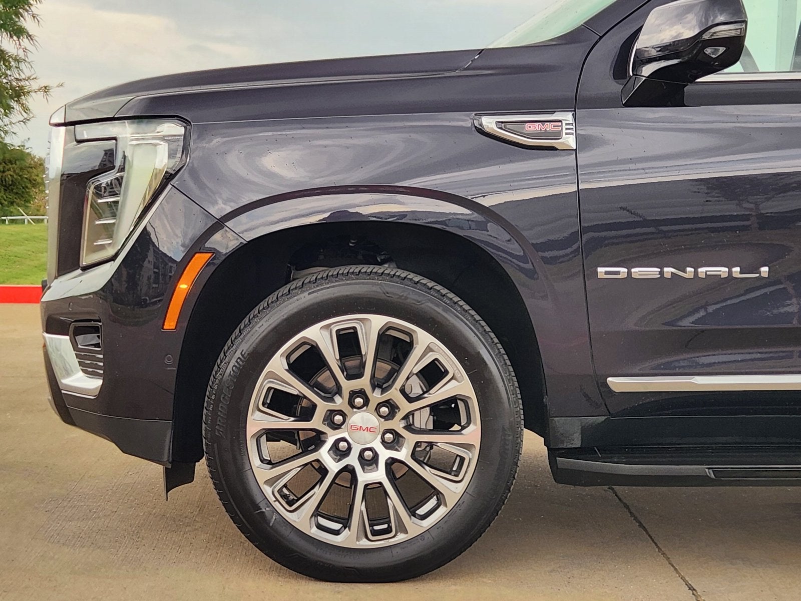 2025 GMC Yukon XL Denali - Photo 10
