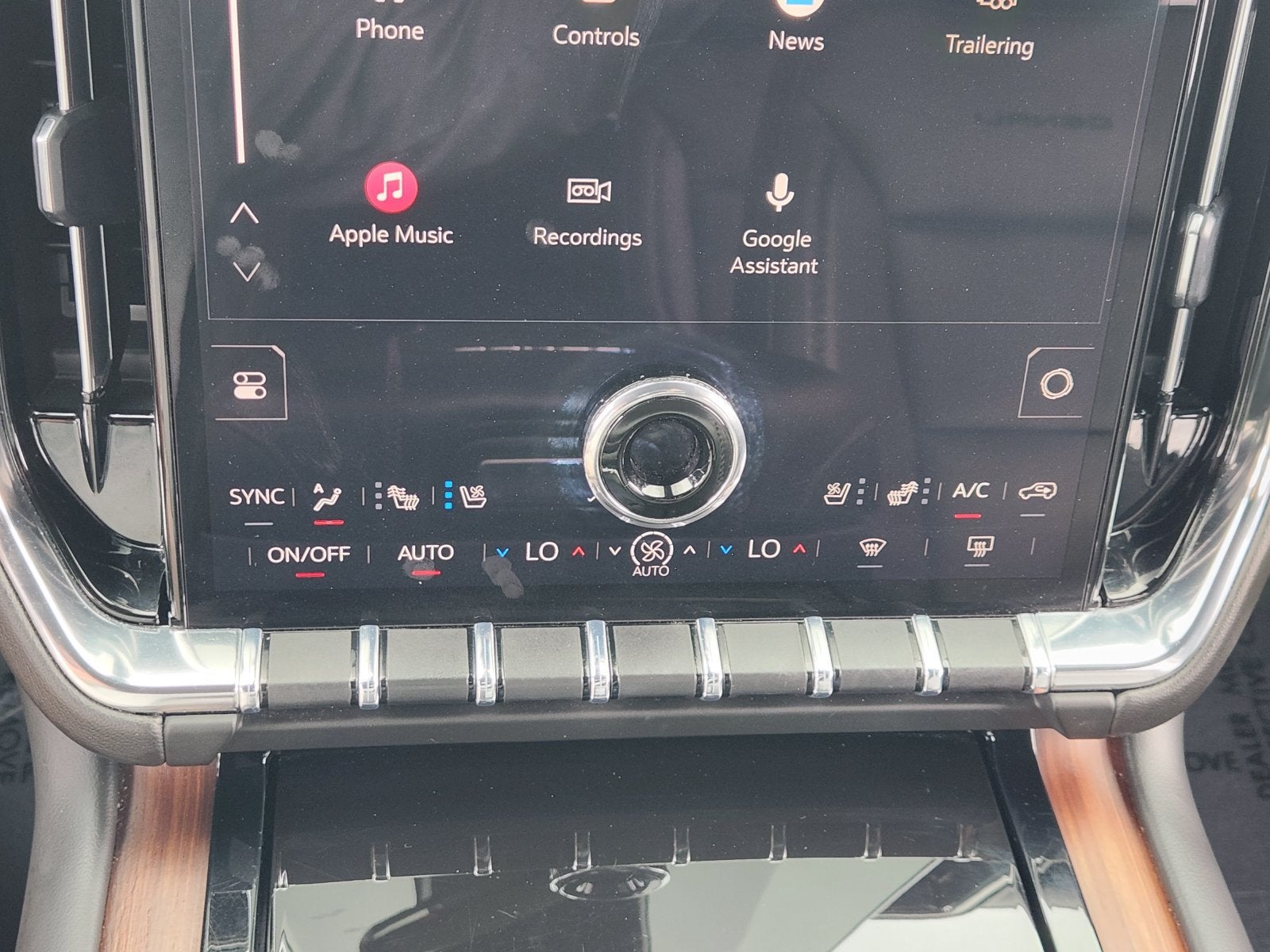 2025 GMC Yukon XL Denali - Photo 23