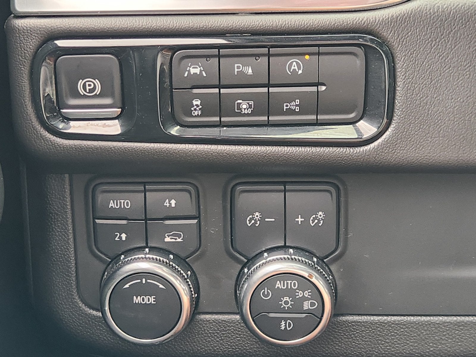 2025 GMC Yukon XL Denali - Photo 24