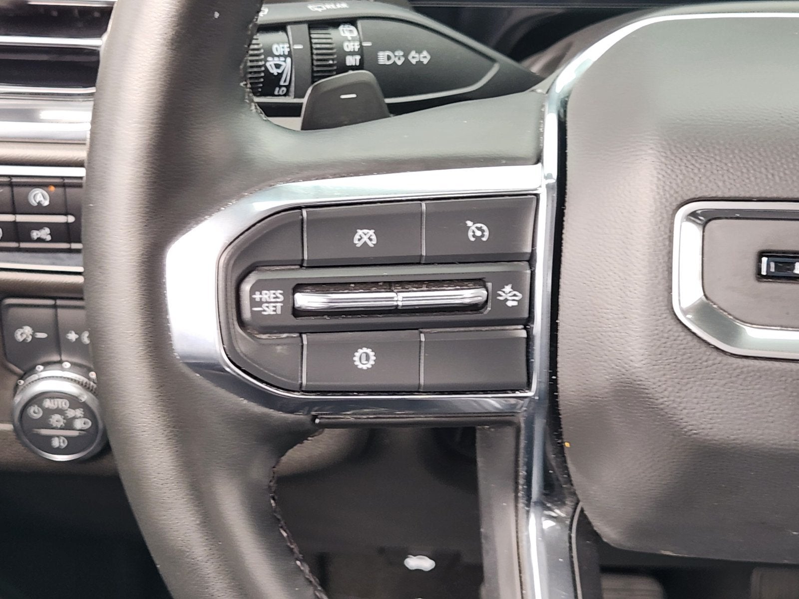 2025 GMC Yukon XL Denali - Photo 31