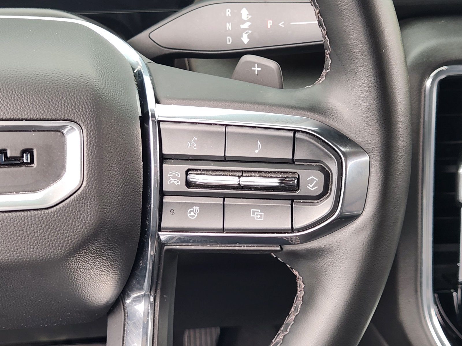 2025 GMC Yukon XL Denali - Photo 32