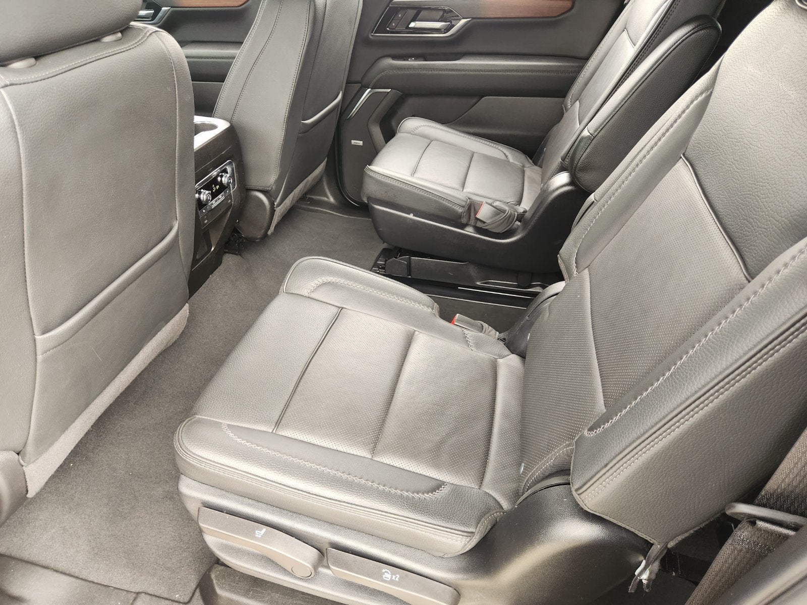 2025 GMC Yukon XL Denali - Photo 33